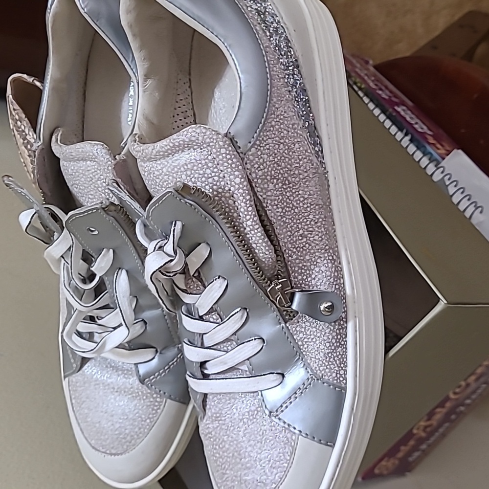 MARIPE SNEAKERS